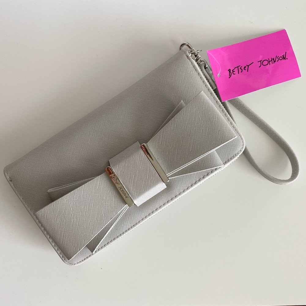 Betsey Johnson Bow Zip Wristlet NWT